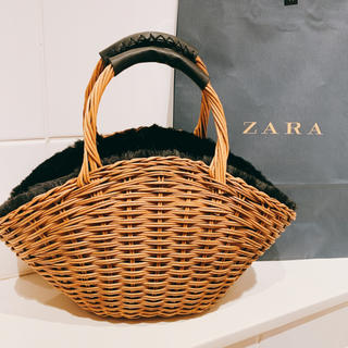 ザラ(ZARA)の新品 ZARA 2way  フェイクファートリム付き カゴバック ラフィア素材(かごバッグ/ストローバッグ)