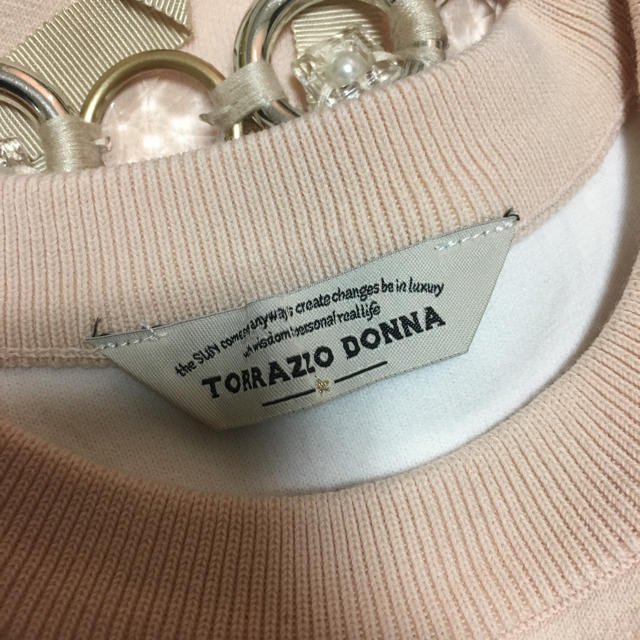 TORRAZZO DONNA(トラッゾドンナ)の美品 カットソー ネックレス付きカットソー TORRAZZO DONNA レディースのトップス(カットソー(半袖/袖なし))の商品写真