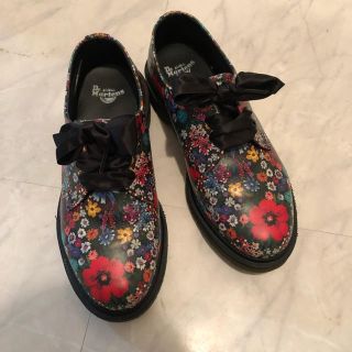 ドクターマーチン(Dr.Martens)の【美品】ドクターマーチン 花柄 3ホール(ローファー/革靴)