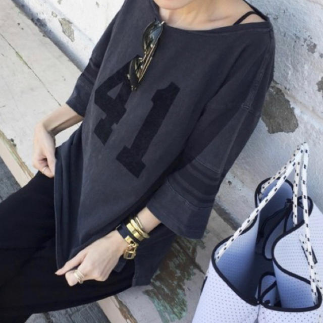 美品◇アパルトモン◇REMI RELIEF Sleeve Line Tシャツ 美品◇アパルトモン◇REMI RELIEF Sleeve Line Tシャツ