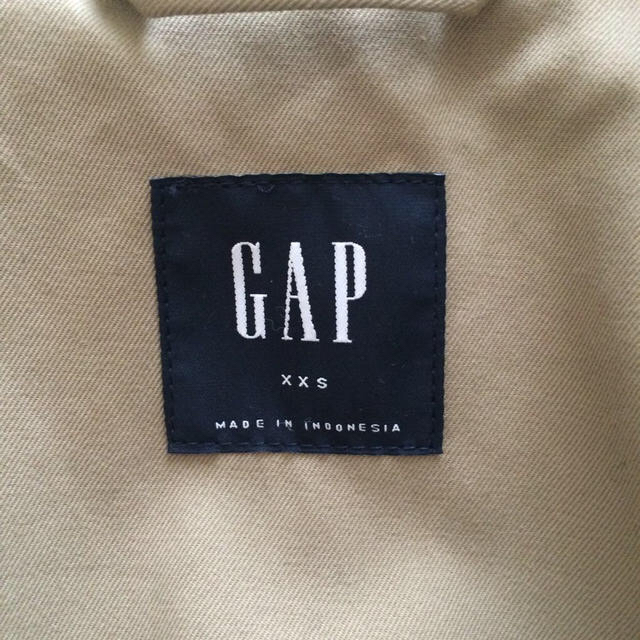 GAP(ギャップ)のほぼ新品☆GAP今期春物トレンチコート レディースのジャケット/アウター(トレンチコート)の商品写真