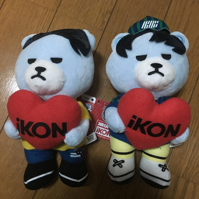 KRUNK x iKON ハートハグぬいぐるみ   エンタメ/ホビーのおもちゃ/ぬいぐるみ(ぬいぐるみ)の商品写真