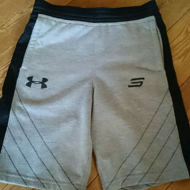 UNDER ARMOUR(アンダーアーマー)のunder armour ジュニア ハーフパンツ キッズ/ベビー/マタニティのキッズ服男の子用(90cm~)(パンツ/スパッツ)の商品写真