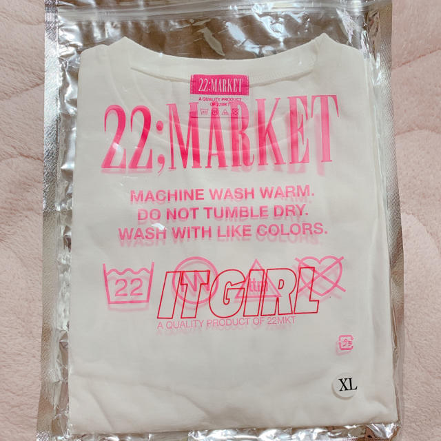 AKB48(エーケービーフォーティーエイト)の22market IT GIRL Tシャツ メンズのトップス(Tシャツ/カットソー(半袖/袖なし))の商品写真