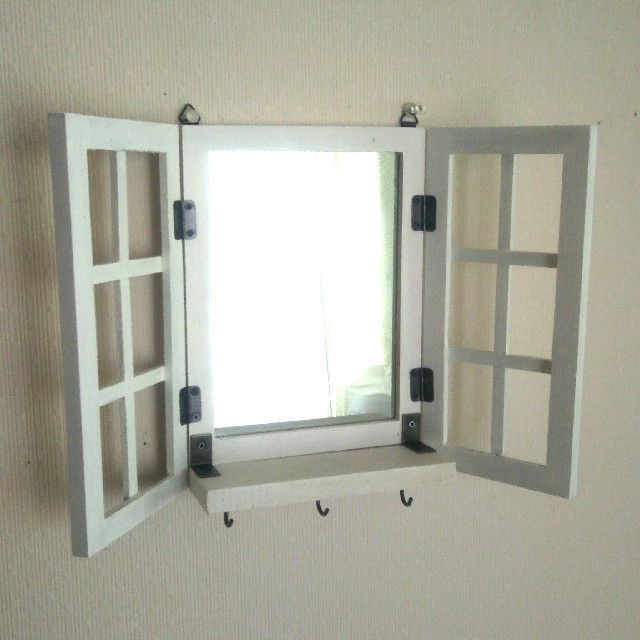 小窓風ウォールミラー 壁かけ鏡 飾り棚、フック付き ナチュラル