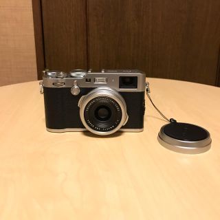 フジフイルム(富士フイルム)のFUJIFILM X100F シルバー(コンパクトデジタルカメラ)