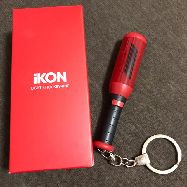 iKON(アイコン)の【 YG公式 】iKON KONBAT コンバット キーリング エンタメ/ホビーのタレントグッズ(アイドルグッズ)の商品写真