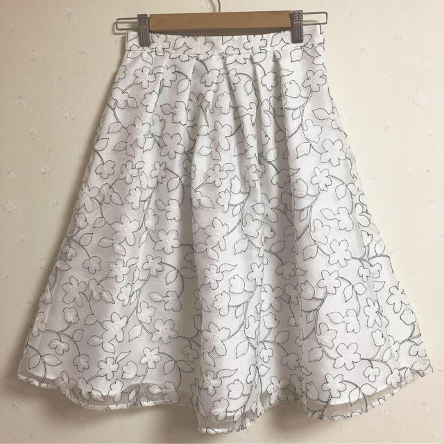 Rirandture(リランドチュール)のリランドチュール ♡ 刺繍オーガンジースカート レディースのスカート(ひざ丈スカート)の商品写真