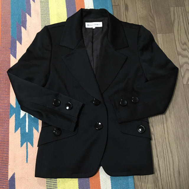 Yves Saint Laurent Beaute(イヴサンローランボーテ)の売り切り価格！3/31で削除！ レディースのジャケット/アウター(テーラードジャケット)の商品写真