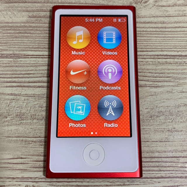 Apple(アップル)のiPod nano 第7世代 16GB product Red スマホ/家電/カメラのオーディオ機器(ポータブルプレーヤー)の商品写真