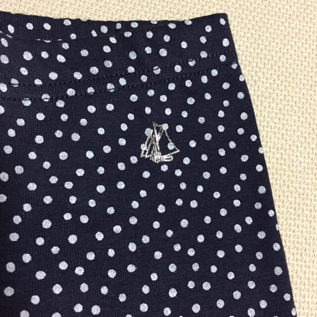 PETIT BATEAU(プチバトー)の新品未使用 プチバトー 18m ネイビードットカルソン キッズ/ベビー/マタニティのベビー服(~85cm)(パンツ)の商品写真