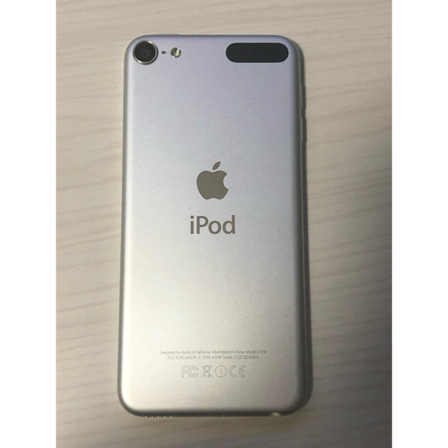 iPod touch(アイポッドタッチ)のMKH42J/A (iPod touch 16GB ｼﾙﾊﾞｰ) スマホ/家電/カメラのオーディオ機器(ポータブルプレーヤー)の商品写真