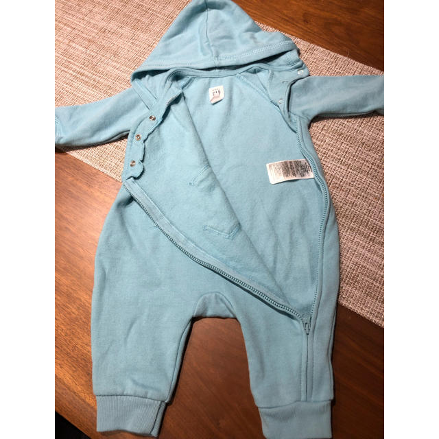 babyGAP(ベビーギャップ)のGAPカバーオール。スウェット素材。 キッズ/ベビー/マタニティのベビー服(~85cm)(カバーオール)の商品写真