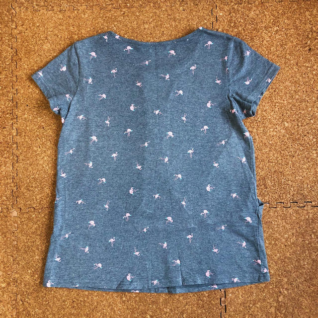 ベルメゾン(ベルメゾン)の授乳服 Tシャツ フラミンゴ柄 チャコールグレー キッズ/ベビー/マタニティのマタニティ(マタニティトップス)の商品写真