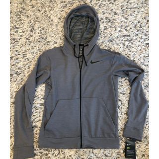 ナイキ(NIKE)のNIKE ナイキジップアップパーカー サイズM  新品 軽量 着心地抜群(パーカー)