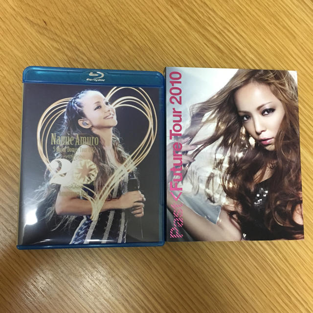 anli.様専用 安室奈美恵ブルーレイ 2枚おまとめ エンタメ/ホビーのDVD/ブルーレイ(ミュージック)の商品写真