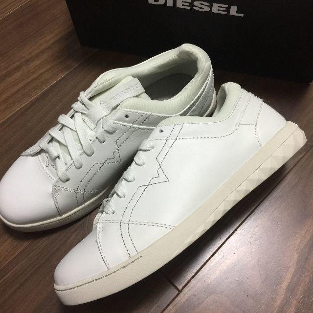 DIESEL(ディーゼル)の春物入荷⭐️DIESEL 年中使える ホワイトスニーカー 白スニーカー メンズの靴/シューズ(スニーカー)の商品写真