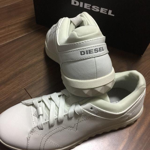 DIESEL(ディーゼル)の春物入荷⭐️DIESEL 年中使える ホワイトスニーカー 白スニーカー メンズの靴/シューズ(スニーカー)の商品写真