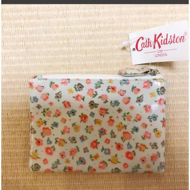 Cath Kidston(キャスキッドソン)の【専用】新品 キャスキッドソン パスケース レディースのファッション小物(パスケース/IDカードホルダー)の商品写真