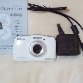 ニコン(Nikon)のNicon COOLPIX S33■白 防水デジタルカメラ(コンパクトデジタルカメラ)