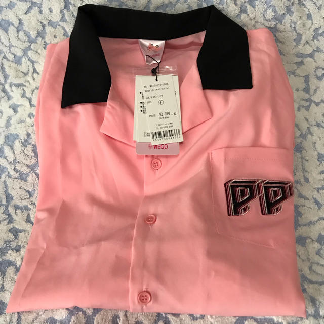 WEGO(ウィゴー)のピンクパンサー WEGOコラボシャツ レディースのトップス(シャツ/ブラウス(半袖/袖なし))の商品写真