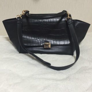 ザラ(ZARA)のZARA  クロコ風 ショルダー♡黒(ショルダーバッグ)