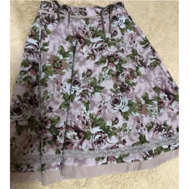 axes femme(アクシーズファム)の【axes femme】花柄ピンクベースのスカート レディースのスカート(ひざ丈スカート)の商品写真