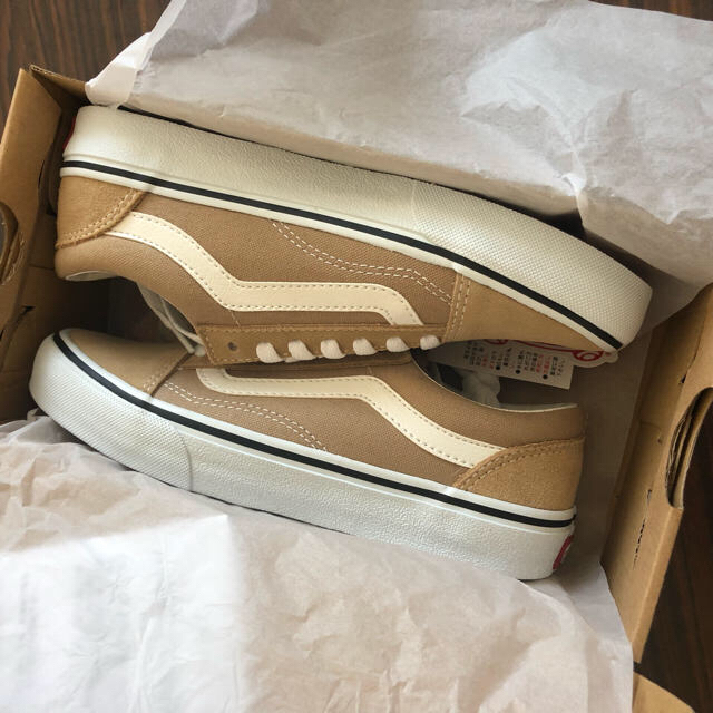 VANS(ヴァンズ)のVANS オールドスクール GINGER ベージュ色  23.5cn レディースの靴/シューズ(スニーカー)の商品写真