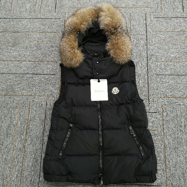 MONCLER - MONCLER モンクレール レディース ダウンベスト Mサイズの