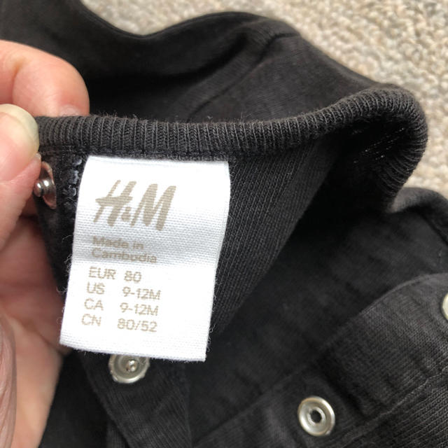 H&M(エイチアンドエム)のH&M 80 9M〜12M 黒 ワンピース 法事 キッズ/ベビー/マタニティのベビー服(~85cm)(ワンピース)の商品写真