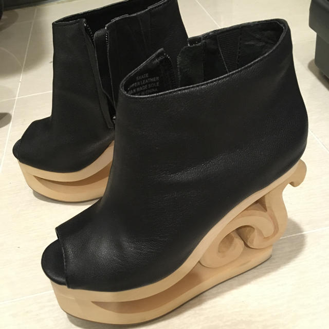 JEFFREY CAMPBELL(ジェフリーキャンベル)のジェフリーキャンベル Jeffrey Campbell/スケートヒールブーティ レディースの靴/シューズ(ブーティ)の商品写真