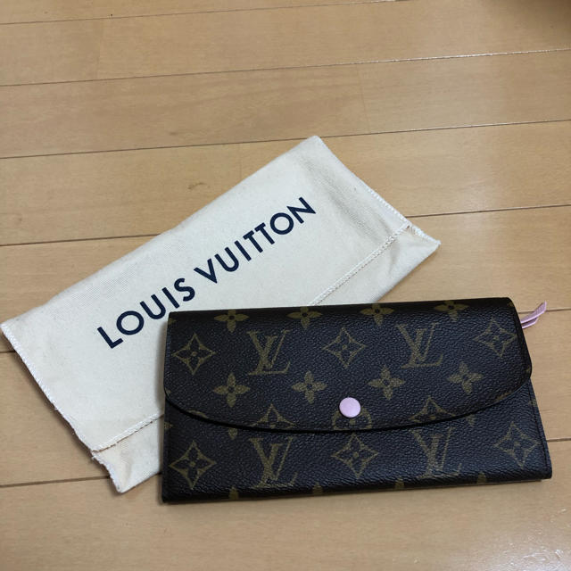 LOUIS VUITTON(ルイヴィトン)のヴィトン ポルトフォイユ  エミリー 財布 レディースのファッション小物(財布)の商品写真