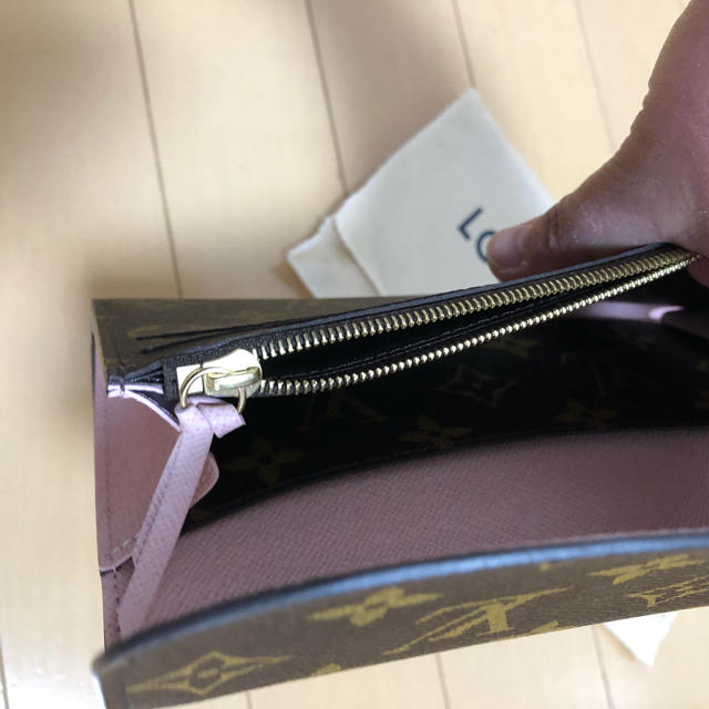 LOUIS VUITTON(ルイヴィトン)のヴィトン ポルトフォイユ  エミリー 財布 レディースのファッション小物(財布)の商品写真