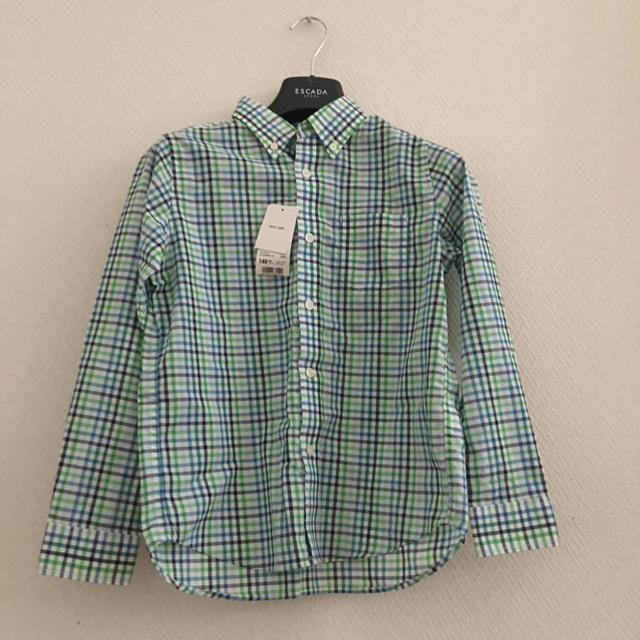 UNIQLO(ユニクロ)のUNIQLOシャツ140  最終価格 キッズ/ベビー/マタニティのキッズ服男の子用(90cm~)(ブラウス)の商品写真