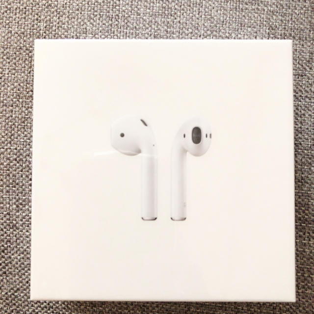 Apple(アップル)のApple AirPods 正規品 スマホ/家電/カメラのスマホアクセサリー(その他)の商品写真