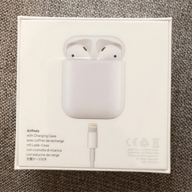 Apple(アップル)のApple AirPods 正規品 スマホ/家電/カメラのスマホアクセサリー(その他)の商品写真