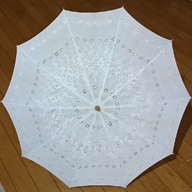 小花刺繍の折り畳み日傘 レディースのファッション小物(傘)の商品写真