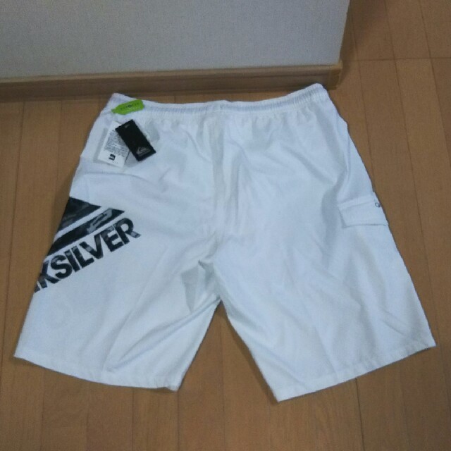 QUIKSILVER(クイックシルバー)のクイックシルバーQUIKSILVER水着XLサイズ新品タグつき メンズの水着/浴衣(水着)の商品写真