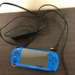 プレイステーションポータブル(PlayStation Portable)のPSP (充電にコツがいります)(携帯用ゲーム機本体)