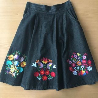 パラビオン(Par Avion)のパラビオン 刺繍スカート(ひざ丈スカート)