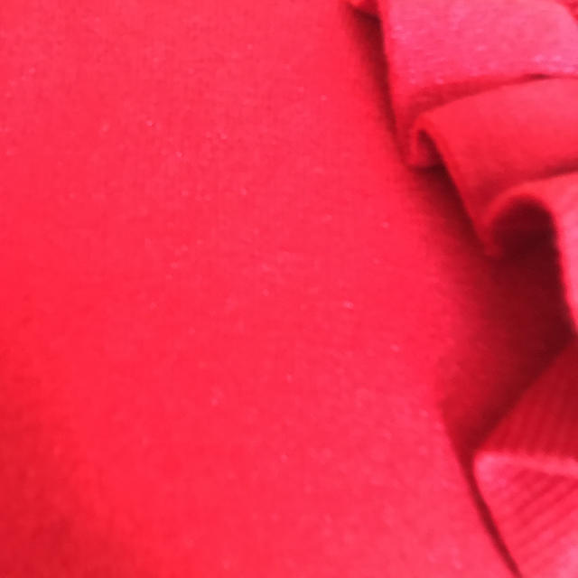 H&M(エイチアンドエム)の120cm 120 ワンピース キラキラ ラメ入り 赤 ドレス ニット リボン キッズ/ベビー/マタニティのキッズ服女の子用(90cm~)(ワンピース)の商品写真