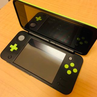 ニンテンドー2DS(ニンテンドー2DS)の2DS LL ブラック×ライム(家庭用ゲーム機本体)