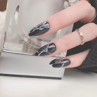 Black marble nail 2