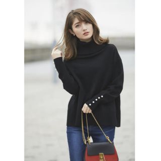 トッコ(tocco)の売り切り♡新品♡トッコ♡ 袖口パール付きタートルネックニット ♡ブラック(ニット/セーター)