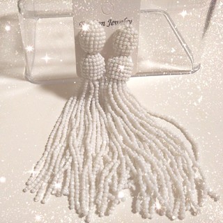 オスカーデラレンタ(Oscar de la Renta)の【値下中】タッセルビーズピアス♡White(ピアス)