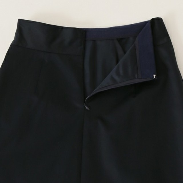 IENA(イエナ)の新品タグ付き　2018SS　イエナ　コンパクトサテントラペーズスカート レディースのスカート(ロングスカート)の商品写真