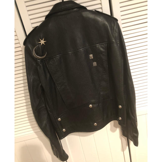 Saint Laurent(サンローラン)のm.p様専用！定価110万位サンローラン バッチ ライダース 新品 付属品全て有 メンズのジャケット/アウター(ライダースジャケット)の商品写真