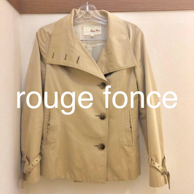 rouge fonce  トレンチコート  ショート丈 【美品】 レディースのジャケット/アウター(トレンチコート)の商品写真