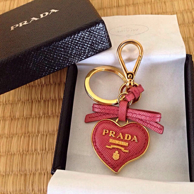 PRADA♡ハート型キーリング