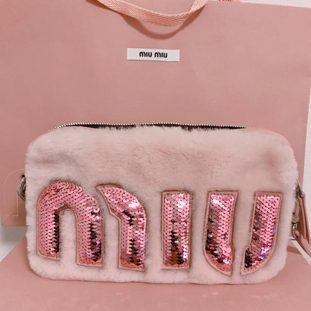 【超希少】新品 限定 miumiu 2019 ファー 超希少 ピンク バッグレディース